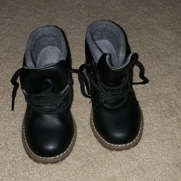 The Children's Place casual bootie 🥾 - Picture 4 of 6